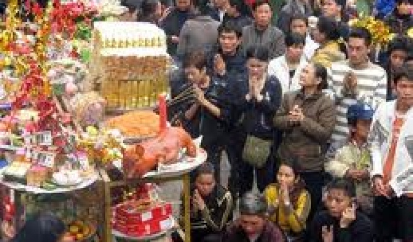 Cảnh lễ đền Bà Chúa Kho