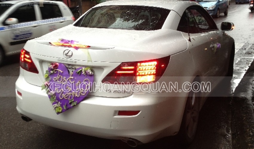 thue-xe-cuoi-Lexus-is250c-mui-tran (2)